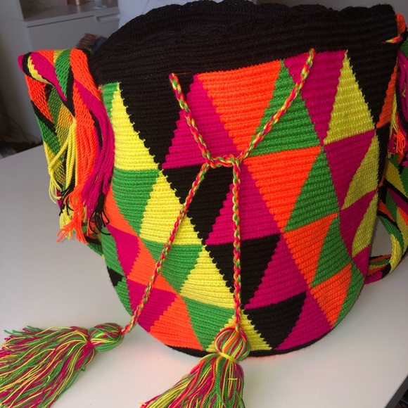 Authentic Handmade Colombian Wayuu Handbag - Picture 3 of 4